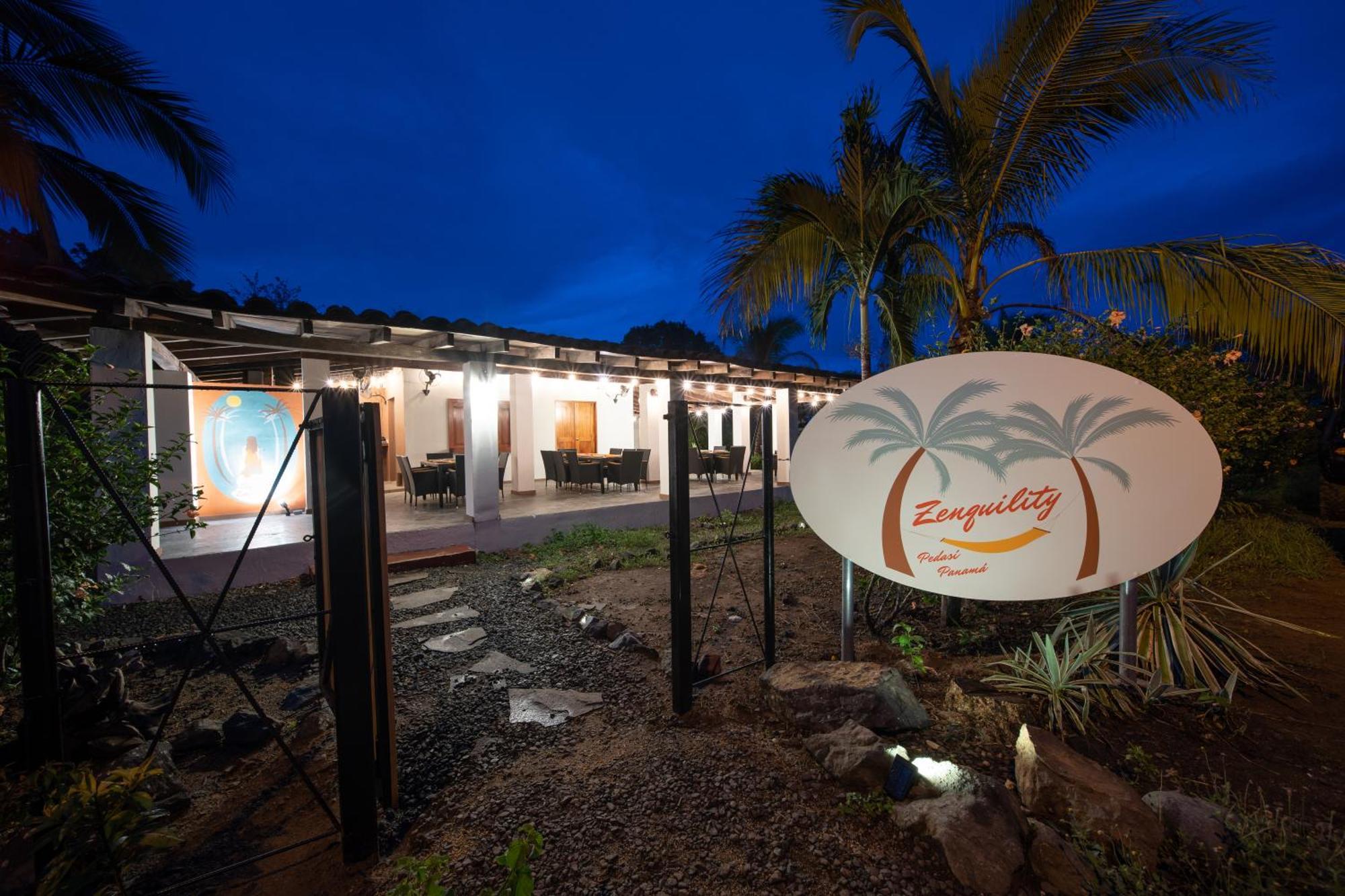 Zenquility Inn & Tavern Pedasi Town Exterior photo